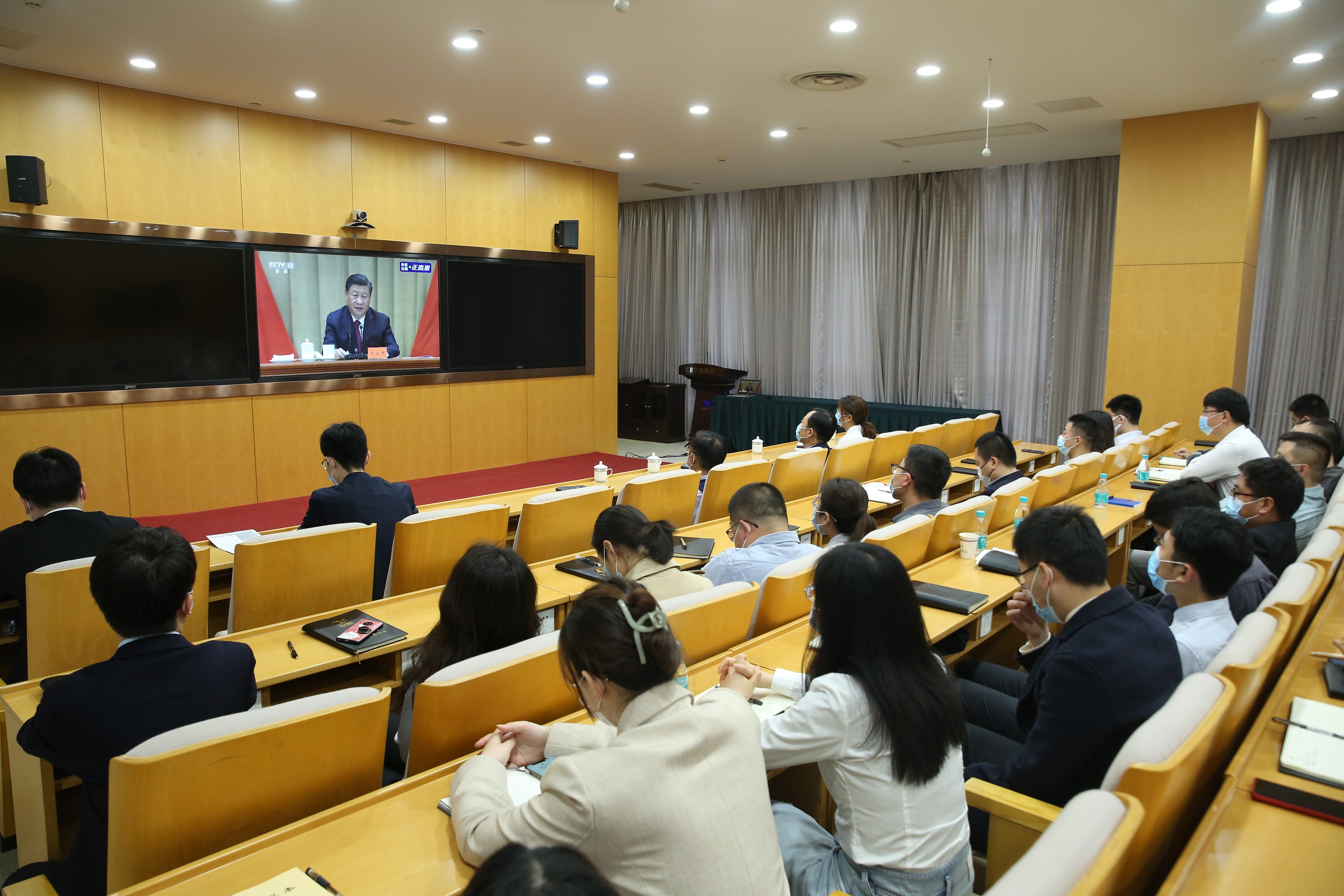 集團(tuán)組織觀看慶祝中國共產(chǎn)主義青年團(tuán)成立100周年大會(huì)_眸目壓縮.jpg